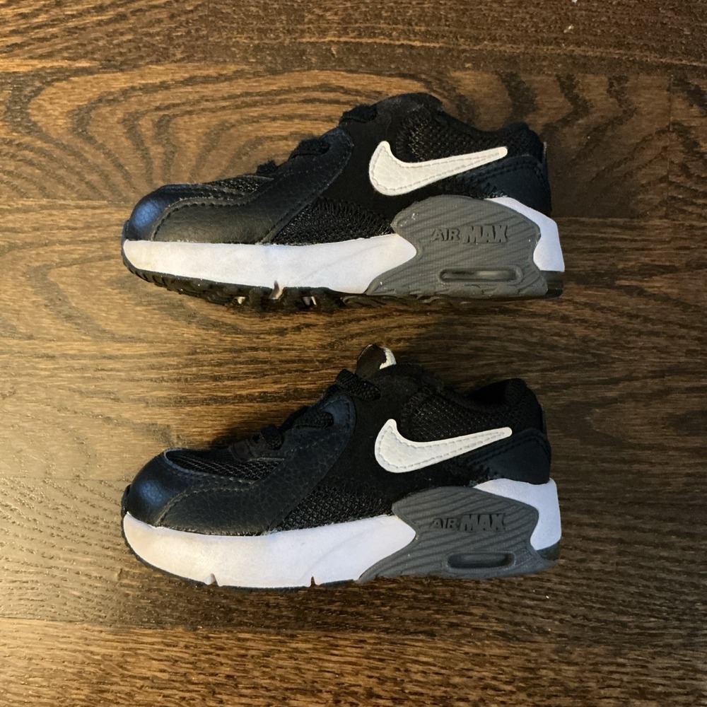 Nike air max for kids unisex 6c black with white EUC